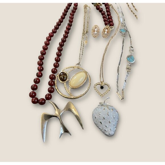 Sarah Coventry Vintage Estate Jewelry Bulk Lot Of 11 Pieces Including Necklaces - Picture 3 of 8